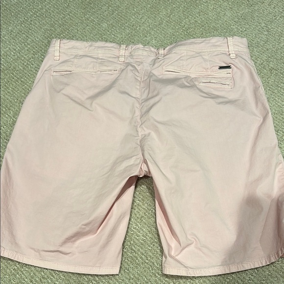 Rodd & Gunn Men's Pink Shorts - Picture 3 of 3